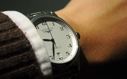 太原浪琴手表售后（浪琴手表劃痕的解決辦法）