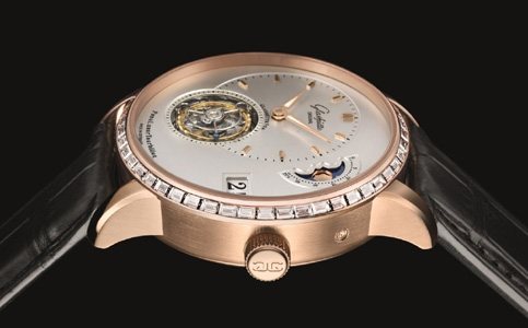 格拉蘇蒂手表售后中心電話(格拉蘇蒂手表的表鏡劃痕)